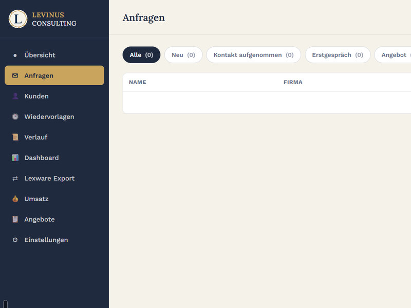 Anfragen-Ansicht des selbst entwickelten CRM mit Vertriebs-Phasen von Neu bis Angebot
